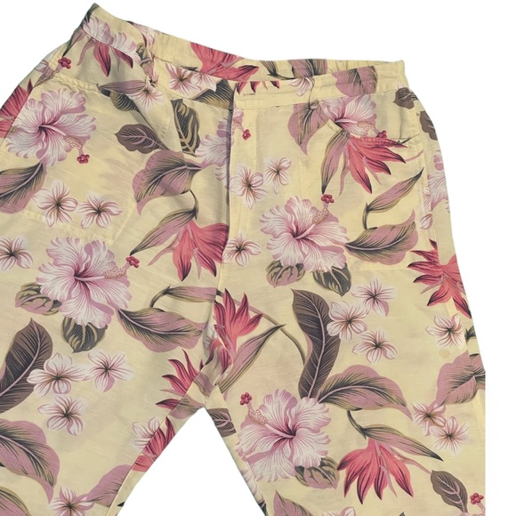 Chico’s Size 3 Tropical Capri Pants - Picture 2 of 4